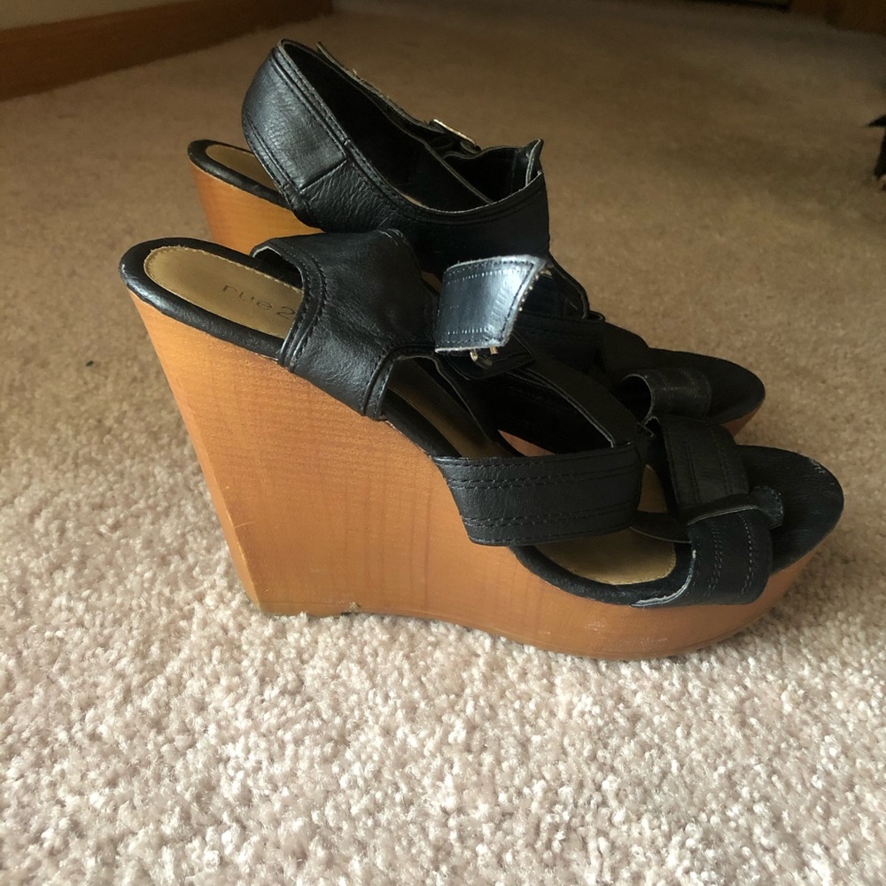 Black wedge heel